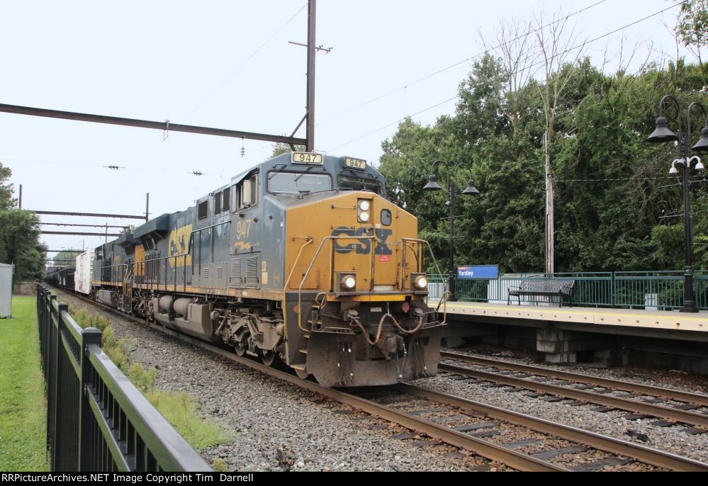 CSX 947 leads M406